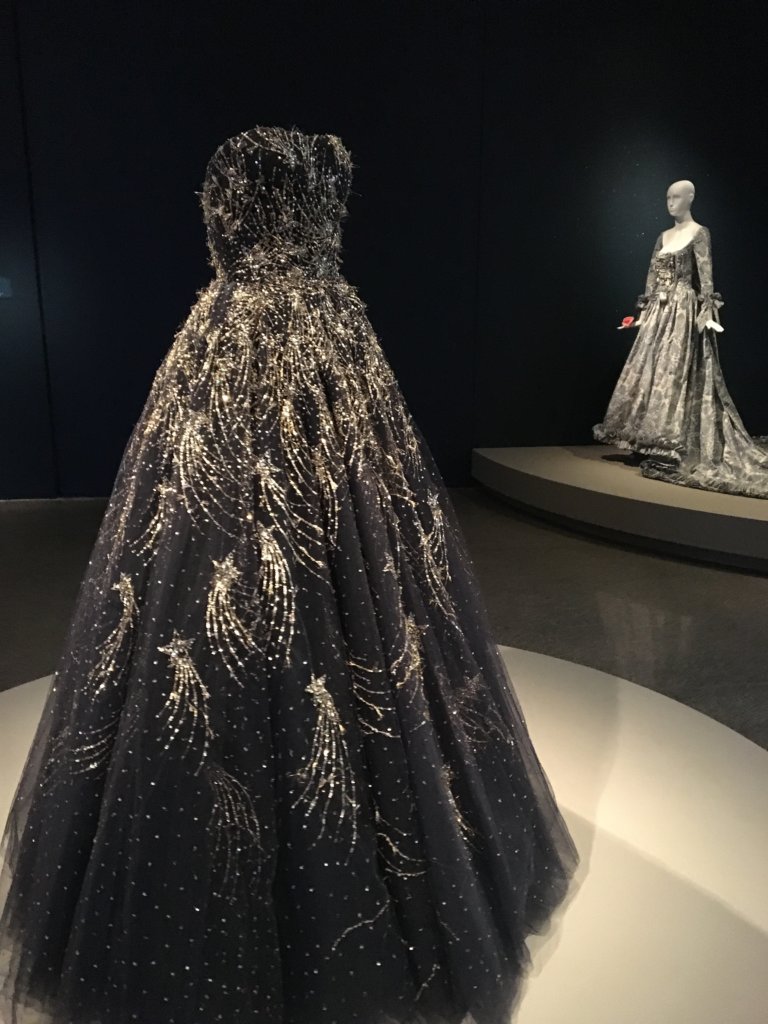 DAZZLING DRESSES: 10 MUST-SEES AT MFAH'S OSCAR DE LA RENTA EXHIBIT ...